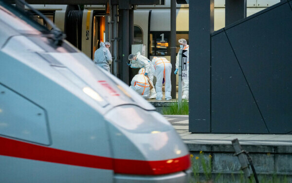 Cel puțin 12 răniți într-un atac cu cuțitul la gara centrală din Hamburg Cel puțin 12 răniți într-un atac cu cuțitul la gara centrală din Hamburg