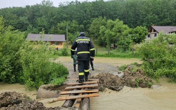 IGSU: Trei drumuri naţionale sunt blocate temporar din cauza ploilor IGSU: Trei drumuri naţionale sunt blocate temporar din cauza ploilor