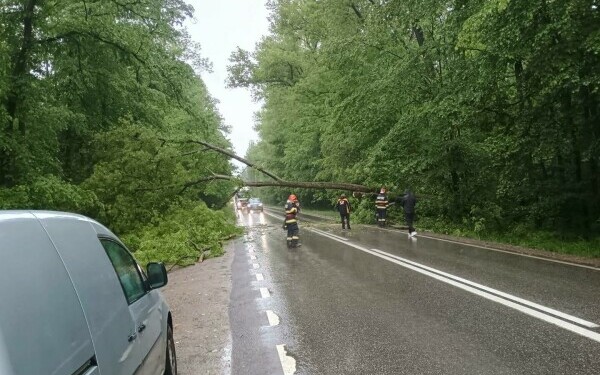 IGSU: Trei drumuri naţionale sunt blocate temporar din cauza ploilor IGSU: Trei drumuri naţionale sunt blocate temporar din cauza ploilor