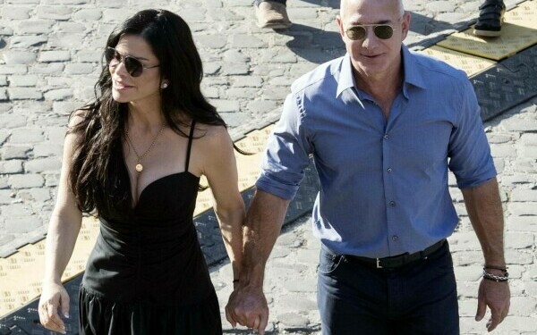 Jeff Bezos, Lauren Sanchez Jeff Bezos, Lauren Sanchez