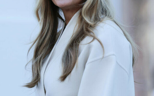 Melania Trump, apariție remarcabilă la brațul lui Donald Trump