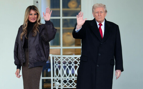 Melania Trump, apariție remarcabilă la brațul lui Donald Trump