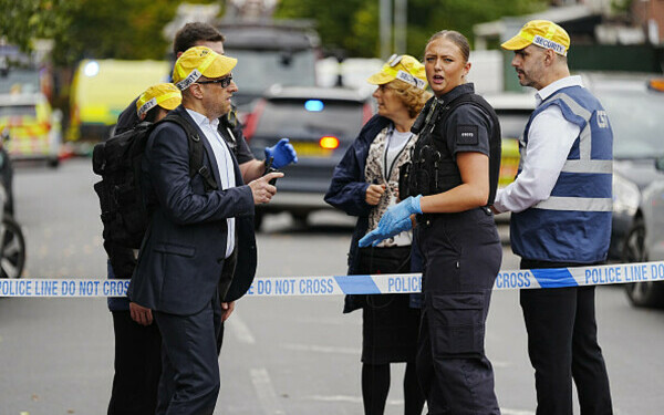 Atac armat lângă o sinagogă din Manchester