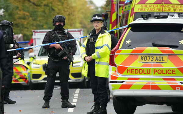 Atac armat lângă o sinagogă din Manchester