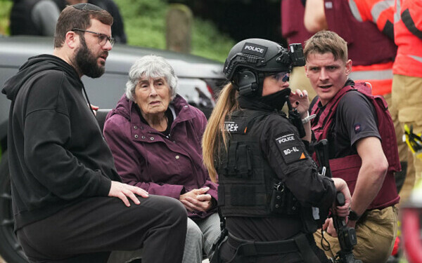 Atac armat lângă o sinagogă din Manchester