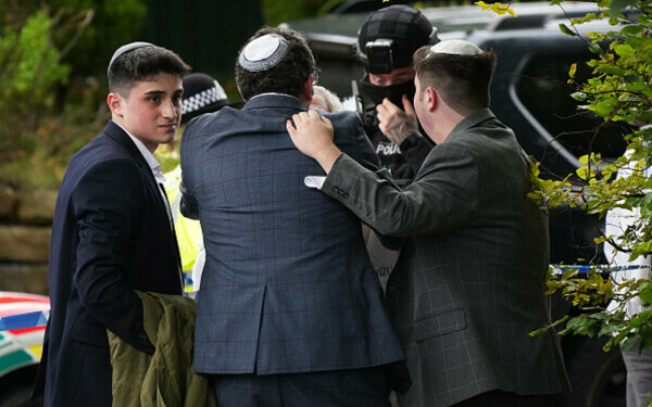 Atac armat lângă o sinagogă din Manchester