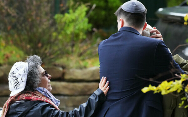 Atac armat lângă o sinagogă din Manchester