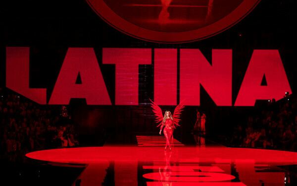 vedetele care au strălucit la show-ul Victoria’s Secret