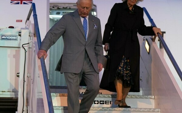 Regele Charles și Regina Camilla au ajuns la Vatican