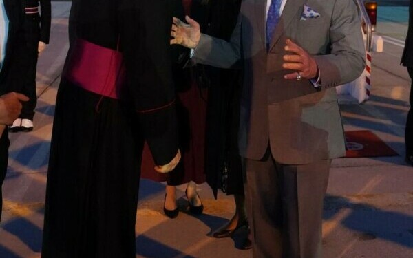 Regele Charles și Regina Camilla au ajuns la Vatican