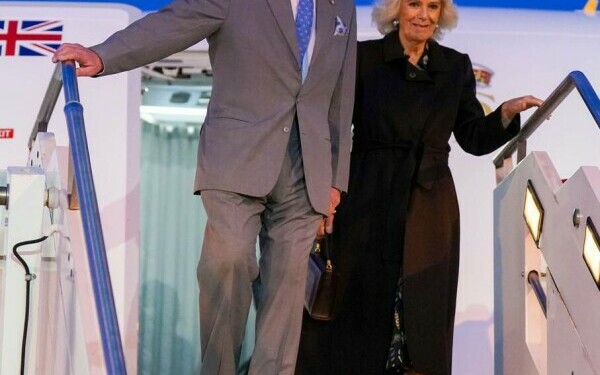 Regele Charles și Regina Camilla au ajuns la Vatican