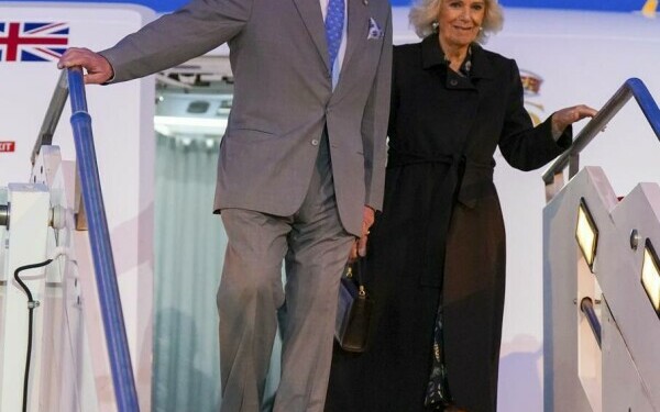 Regele Charles și Regina Camilla au ajuns la Vatican