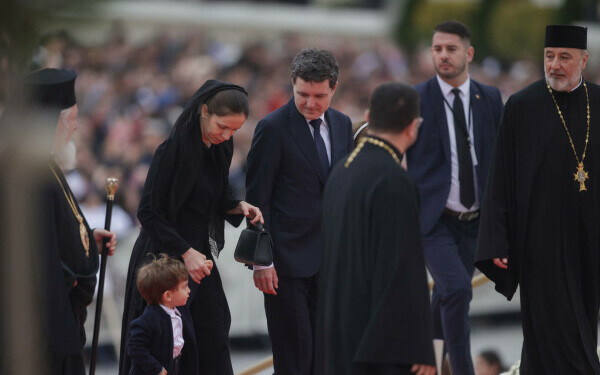 Nicuşor Dan participă la slujba de sfinţire a picturii Catedralei Naţionale