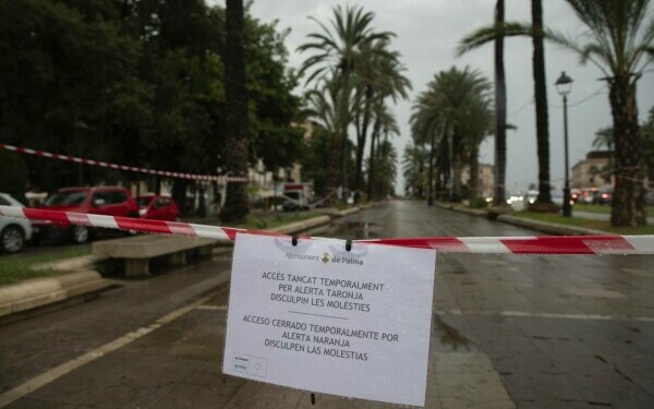 Haos pe aeroportul din Mallorca. Ploile torențiale au provocat întârzieri și anulări de zboruri.