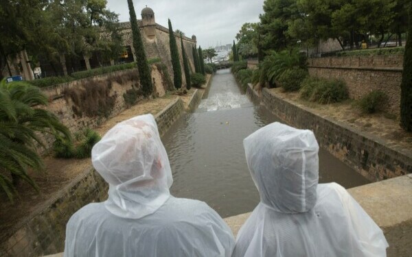 Haos pe aeroportul din Mallorca. Ploile torențiale au provocat întârzieri și anulări de zboruri.