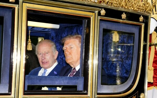 Donald Trump şi-a început vizita istorică în Marea Britanie