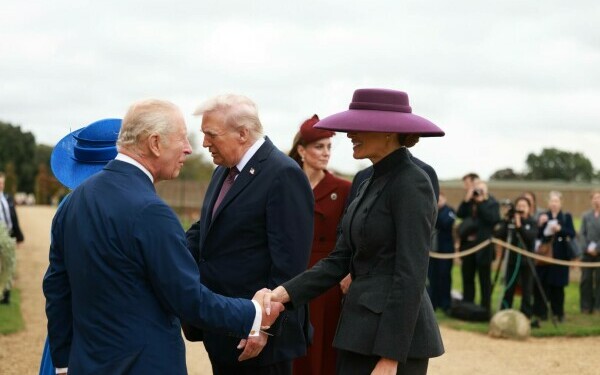 Regele Charles și Melania Trump