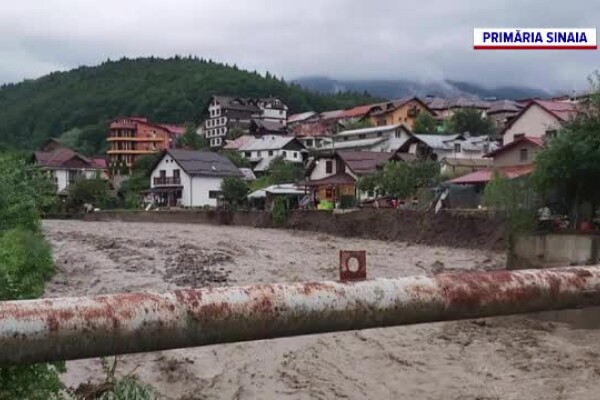 Ploile și furtunile au făcut prăpăd în Transilvania și nordul Moldovei. Valea Prahovei, grav afectată