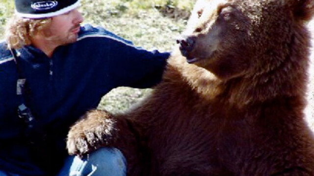 Un animal de casa putin mai neobisnuit! Traiesc impreuna cu un urs grizzly! - Imaginea 13