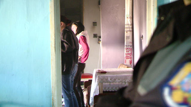 Incendiu la un apartament din Timisoara. Doua surori de 2 si 6 ani, lasate singure acasa au dat foc unor obiecte in balcon - Imaginea 1