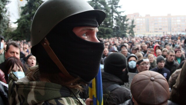Criza din Ucraina. Presedintele Turcinov a semnat un decret care permite interventia armata in zonele cu revolte proruse - Imaginea 12