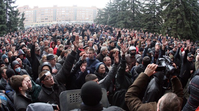 Criza din Ucraina. Presedintele Turcinov a semnat un decret care permite interventia armata in zonele cu revolte proruse - Imaginea 13