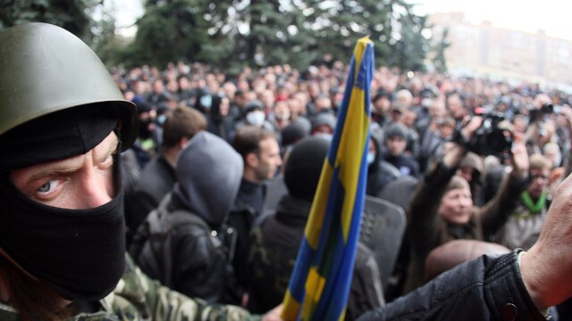 Criza din Ucraina. Presedintele Turcinov a semnat un decret care permite interventia armata in zonele cu revolte proruse - Imaginea 14