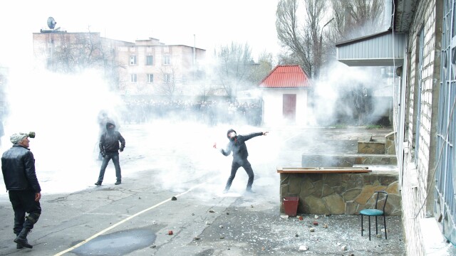 Criza din Ucraina. Presedintele Turcinov a semnat un decret care permite interventia armata in zonele cu revolte proruse - Imaginea 15