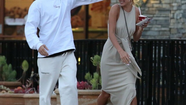 Justin Bieber, surprins lovindu-și soția în public. GALERIE FOTO - Imaginea 5