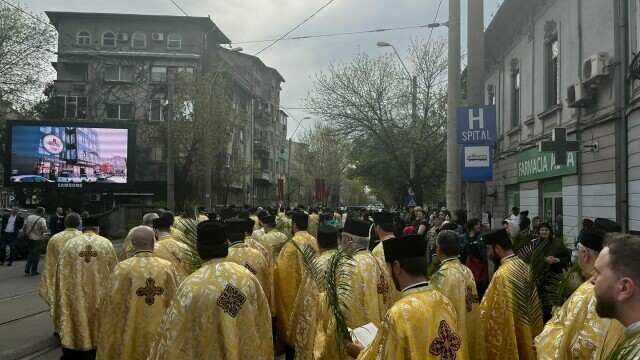 Pelerinajul de Florii. Mii de oameni participă la procesiunea din București. VIDEO - Imaginea 6