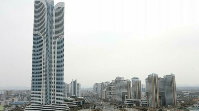 Motivul pentru care în apartamentele de lux din Coreea de Nord locuiesc doar cei săraci - Imaginea 18