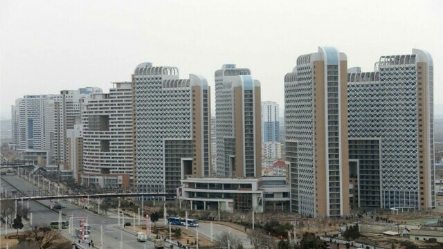 Motivul pentru care în apartamentele de lux din Coreea de Nord locuiesc doar cei săraci - Imaginea 10