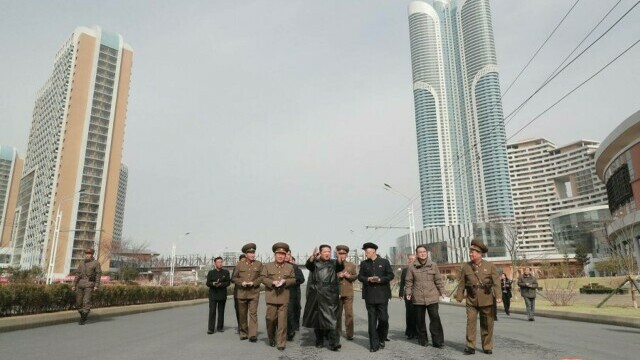 Motivul pentru care în apartamentele de lux din Coreea de Nord locuiesc doar cei săraci - Imaginea 2