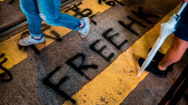 Proteste în Hong Kong. Poliția a folosit gaze lacrimogene împotriva manifestanților - Imaginea 4