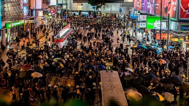 Proteste în Hong Kong. Poliția a folosit gaze lacrimogene împotriva manifestanților - Imaginea 6