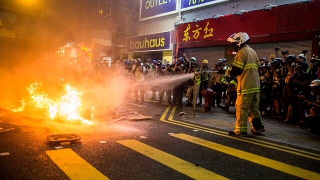 Proteste în Hong Kong. Poliția a folosit gaze lacrimogene împotriva manifestanților - Imaginea 14