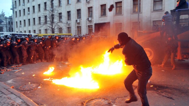 Motiunea de demitere a guvernului din Kiev a cazut, insa opozitia nu renunta la proteste - Imaginea 6