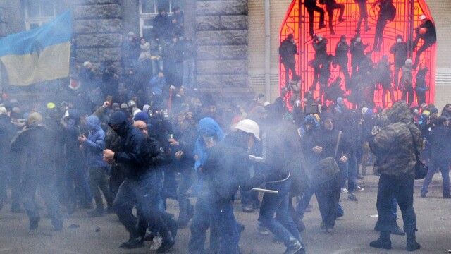 Motiunea de demitere a guvernului din Kiev a cazut, insa opozitia nu renunta la proteste - Imaginea 8