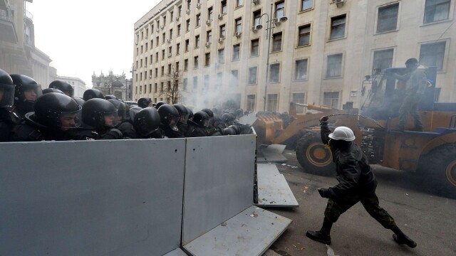 Motiunea de demitere a guvernului din Kiev a cazut, insa opozitia nu renunta la proteste - Imaginea 10