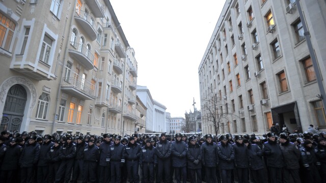 Motiunea de demitere a guvernului din Kiev a cazut, insa opozitia nu renunta la proteste - Imaginea 14