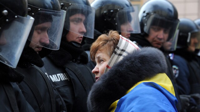 Motiunea de demitere a guvernului din Kiev a cazut, insa opozitia nu renunta la proteste - Imaginea 15
