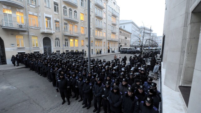 Motiunea de demitere a guvernului din Kiev a cazut, insa opozitia nu renunta la proteste - Imaginea 16