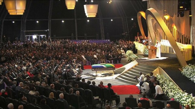 Funeraliile lui Nelson Mandela. Liderul sud-african, inmormantat cu onoruri militare. GALERIE FOTO - Imaginea 5