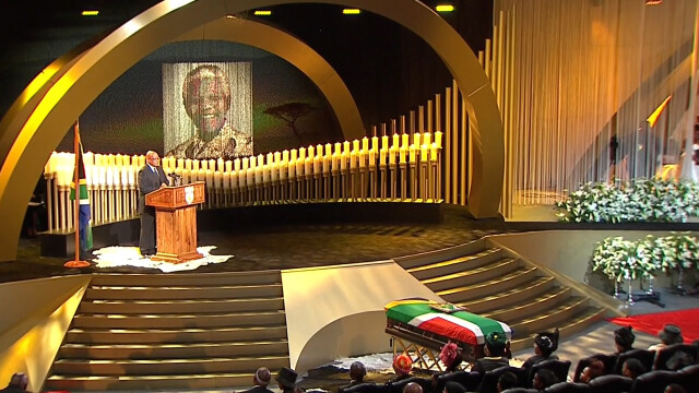Funeraliile lui Nelson Mandela. Liderul sud-african, inmormantat cu onoruri militare. GALERIE FOTO - Imaginea 9