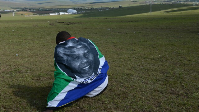 Funeraliile lui Nelson Mandela. Liderul sud-african, inmormantat cu onoruri militare. GALERIE FOTO - Imaginea 12