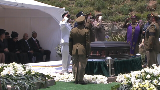 Funeraliile lui Nelson Mandela. Liderul sud-african, inmormantat cu onoruri militare. GALERIE FOTO - Imaginea 17