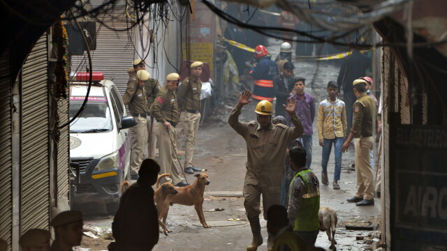 43 de persoane au murit din cauza unui incendiu la o fabrică din New Delhi, India - Imaginea 1