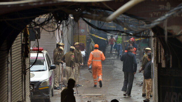 43 de persoane au murit din cauza unui incendiu la o fabrică din New Delhi, India - Imaginea 2