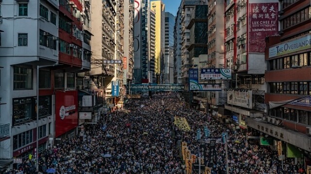 Manifestație în Hong Kong pentru drepturile omului. Zeci de mii de participanți - Imaginea 8