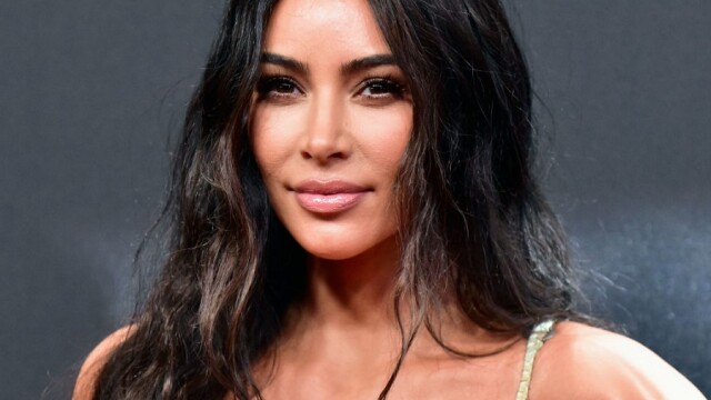Schimbare dramatică de look pentru Kim Kardashian. Cum a apărut vedeta pe străzile din LA - Imaginea 1